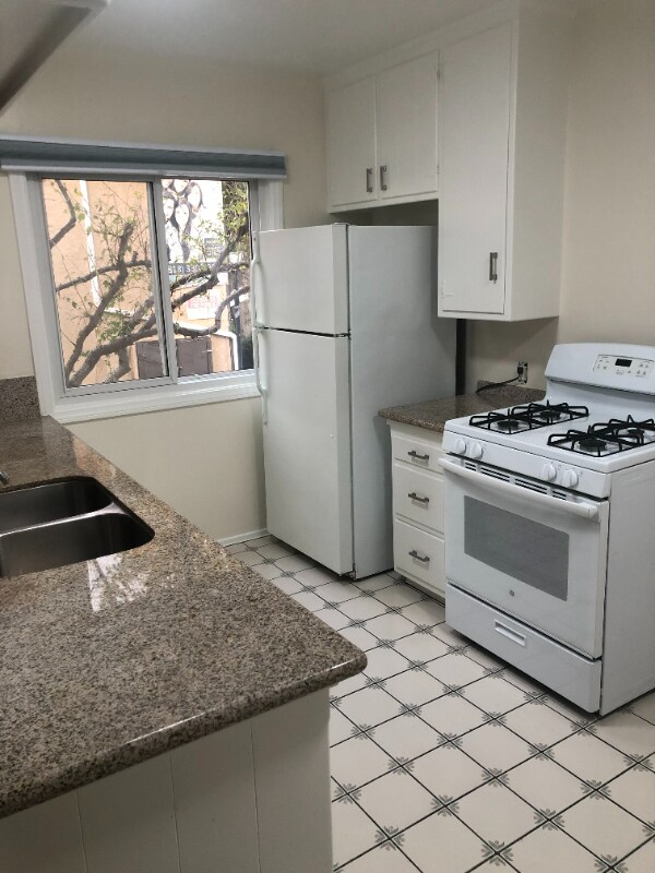 10647 Sherman Grove Ave unit E, Sunland, CA 91040 - photo 5