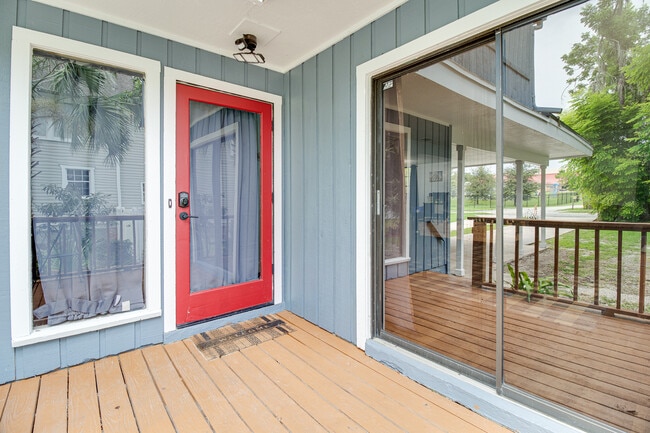 425 W Rich Ave, Deland, FL 32720 - photo 3