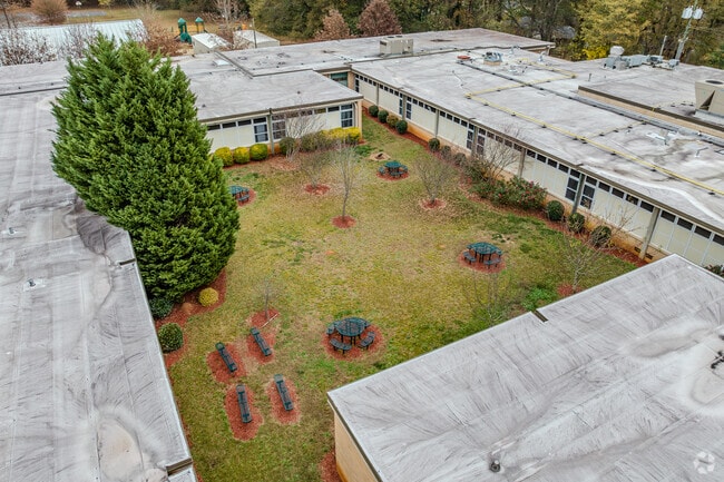 Kelley Lake Elementary School is a public school in Dekalb county.