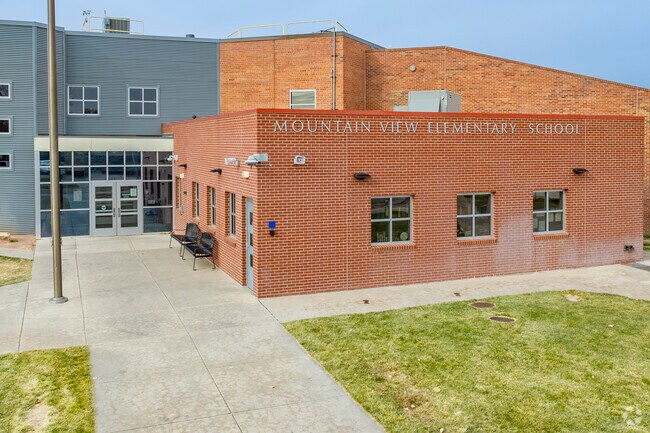 Mountain View Elementary School is a Public Elementary School in Downtown Windsor, Windsor CO & Greeley, CO.