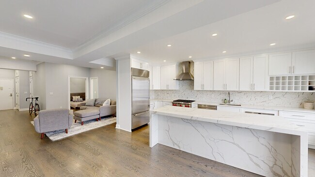 Bay Street Landing unit 6L, Staten Island, NY 10301 - photo 2