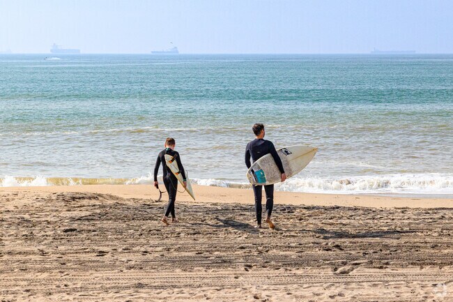 Edwards Hill leans into active days with beaches, parks, and bike paths close by.