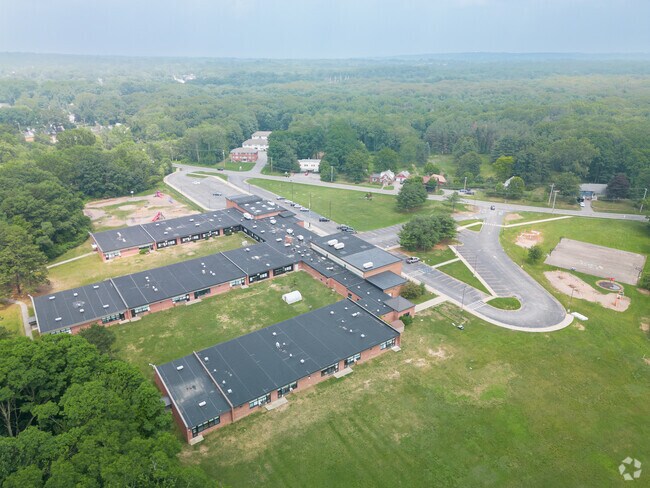 Pinewood Elementary School serves students in the Rotterdam community.