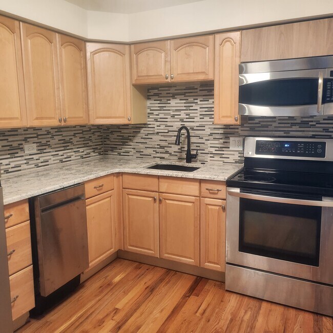 985 N Corona St unit 203, Denver, CO 80218 - photo 5