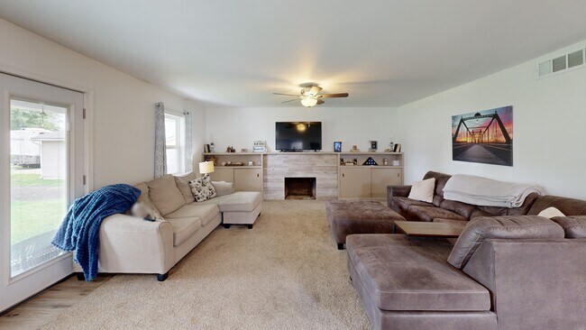 201 N 9th St, Montezuma, IA 50171 - photo 2