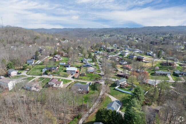 Pinch offers a quiet lifestyle surrounded by stunning scenery just minitues from Charleston's city life.