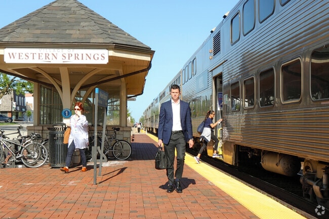 Western Springs Metra station allows commuters to travel to Chicago in an efficient way.