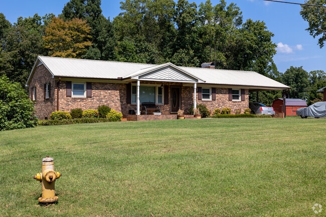Choices in Kernersville include 1970s 1,500 sqft ranch-style homes.