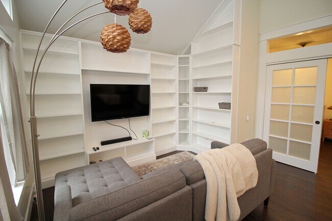 816 NE Imperial Ave, Portland, OR 97232 - photo 5