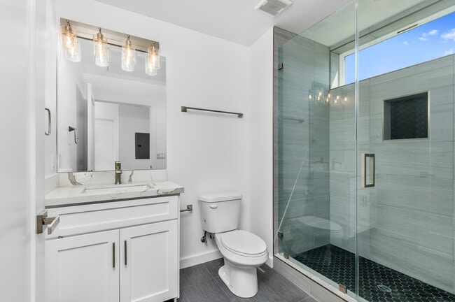 10928 S Inglewood Ave unit 204, Inglewood, CA 90304 - photo 4