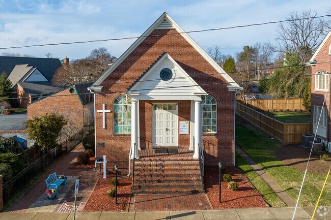 Churches come in big and small in Fredericksburg.