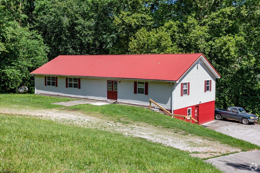 Lighthouse Academy is a small private school located in Macon County.