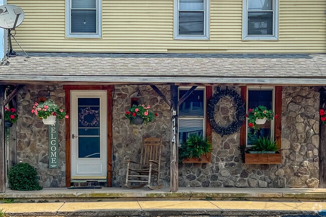 It is easy to see why relaxing on the front porch is a favorite pastime in Marietta.