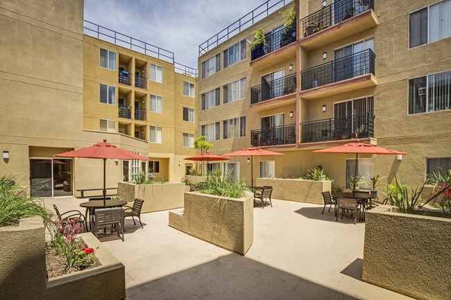 Huntington Plaza Senior Apartments | Affordable Apartments 55+, Huntington Park, CA 90255 - photo 6