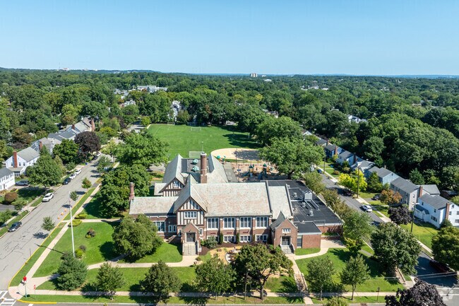 The student population at Forest Avenue School is 47% female and 53% male.