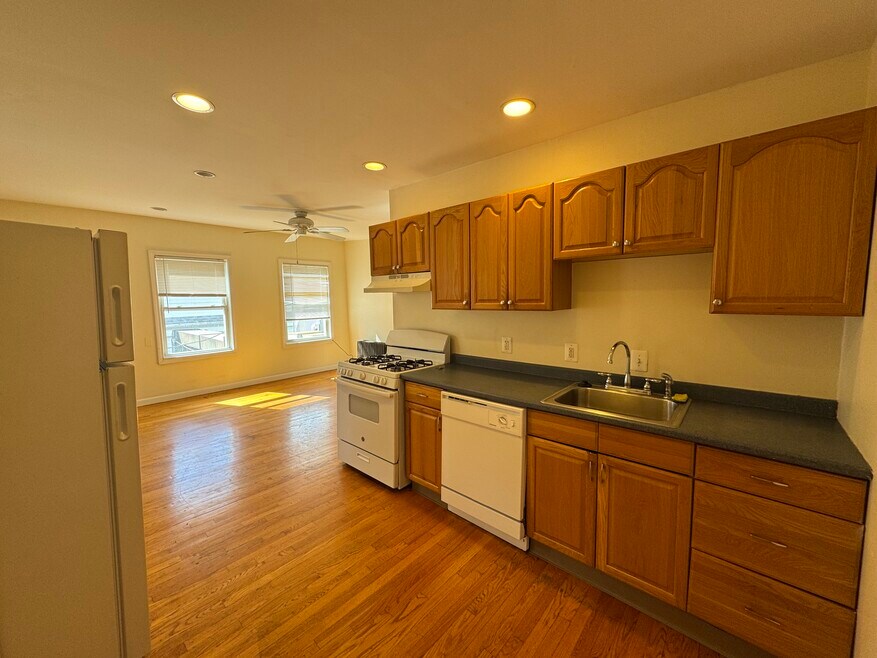 16 Alberta Terrace unit 3, Cambridge, MA 02140 - photo 1