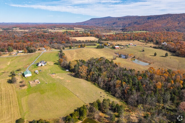 Space to breathe defines Maurertown’s scenic valley setting.