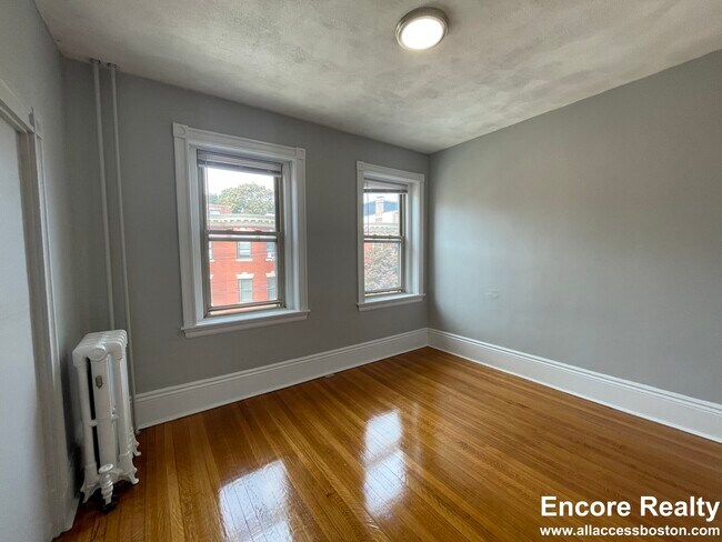 21 Harris St unit 11P-6, Brookline, MA 02446 - photo 5
