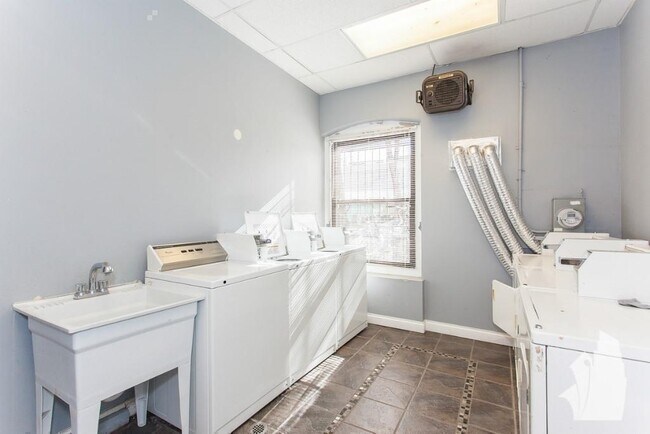 630 W Barry Ave unit 401, Chicago, IL 60657 - photo 7