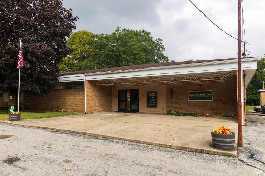Ascension Lutheran Christian School provides education in the neighborhood of 
Glen Park
