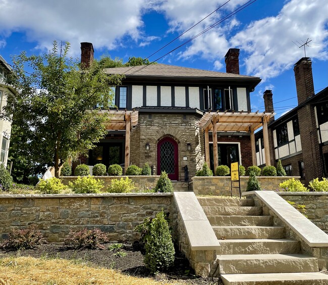 Beautiful remodeled building 2 blocks from Hyde Park Square