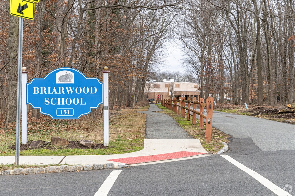 Briarwood Elementary School, Rankings & Reviews