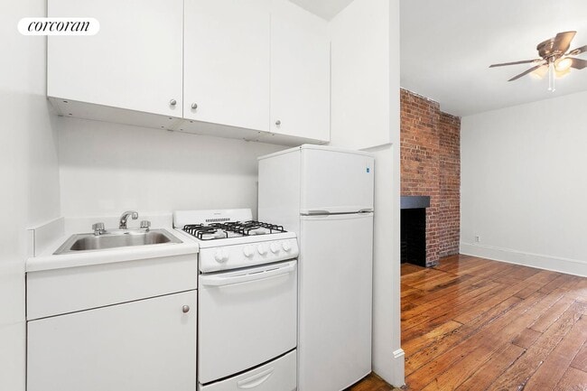163 W 10th St, New York, NY 10014 - photo 3