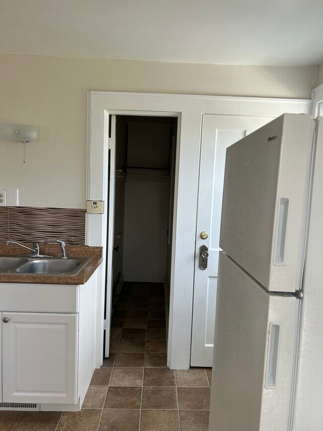 Kitchen closet