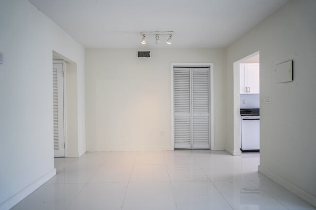 Biarritz Place, Miami Beach, FL 33141 - photo 6