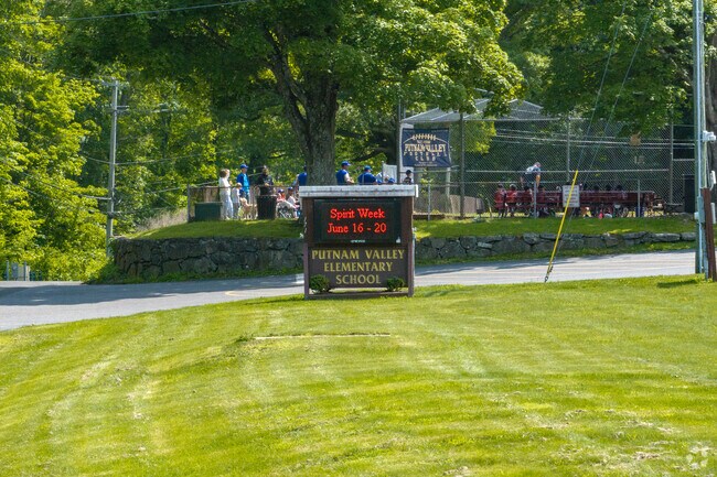Putnam Valley Elementary School welcomes students to elementary school and offers an athletic field.