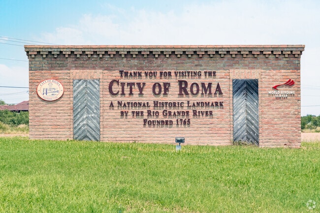 The city of Roma has a population of approximately 11,554 as of 2023.