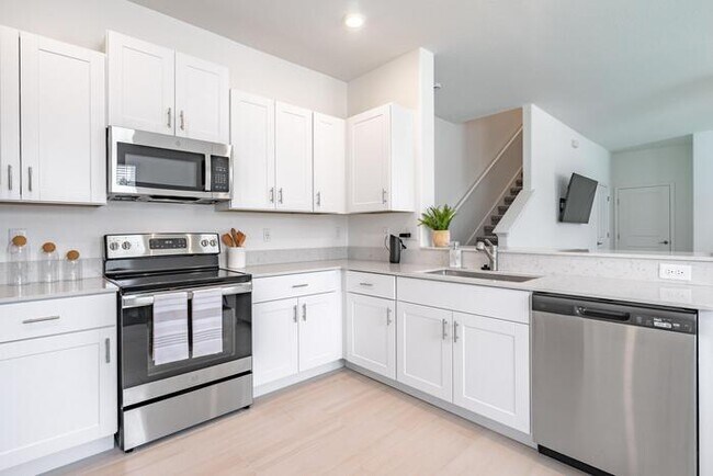 16605 Ancient Mariner Ln, Wimauma, FL 33598 - photo 7