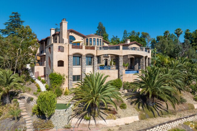 You can find contemporary estates perched high in the hills of North Tustin.