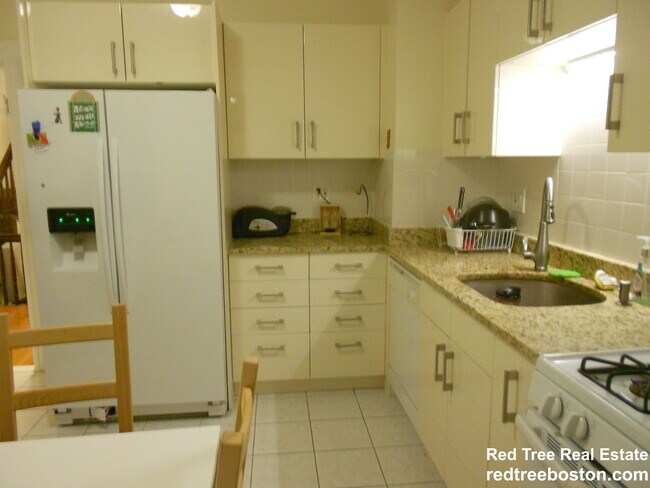 63 Fairbanks St unit 2, Brighton, MA 02135 - photo 4