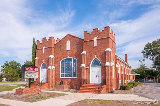 Churches of many denominations can be found in Turpin Hill.