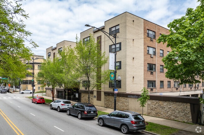 Sheridan Terrace - 6725 N Sheridan Rd, Chicago, IL 60626 - photo 3