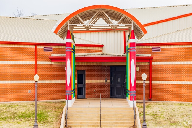 McLoud Elementary School offer a variety of programs that challenge children.