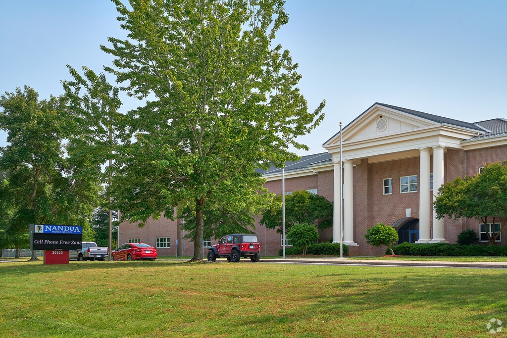 Nandua Middle School earns a B- rating from Niche.