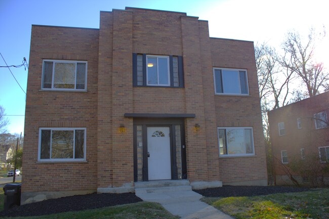5070 Anderson Place unit 4, Cincinnati, OH 45227 - photo 2