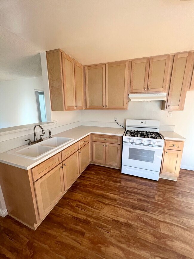 Welcome to the Beautiful Cameo Apartments in Prime Torrance, Torrance, CA 90503 - photo 6