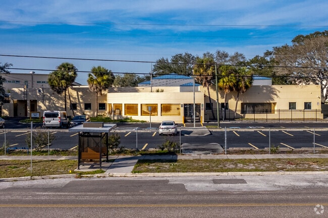 Azalea Middle school has a student-teacher ratio of 19-1.