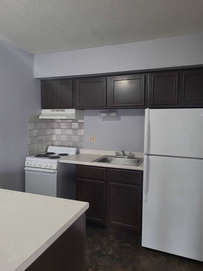 2829 Douglas Ave, Des Moines, IA 50310