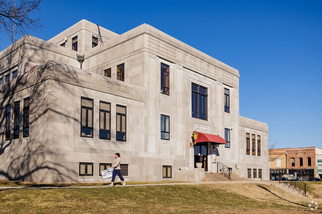 The Newton County Courthouse anchors Neosho downtown square.