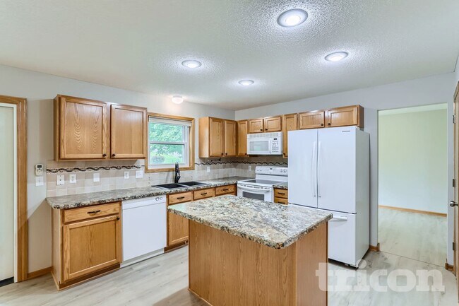 2202 Marilyn Ave, Saint Paul, MN 55122 - photo 7