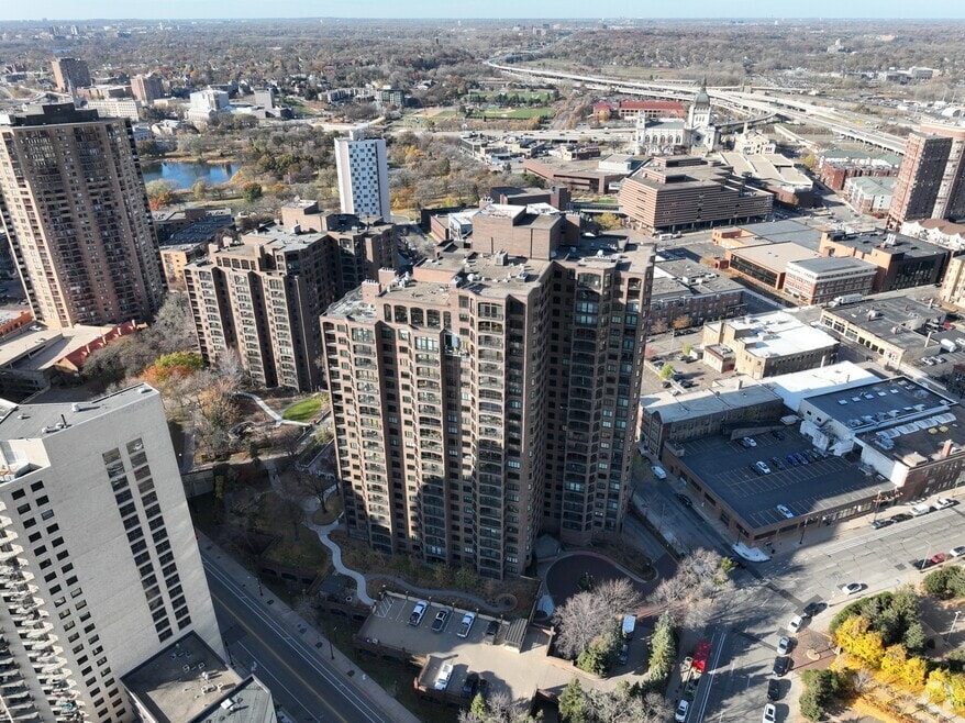 1201 Yale Place unit 403, Minneapolis, MN 55403 - photo 2