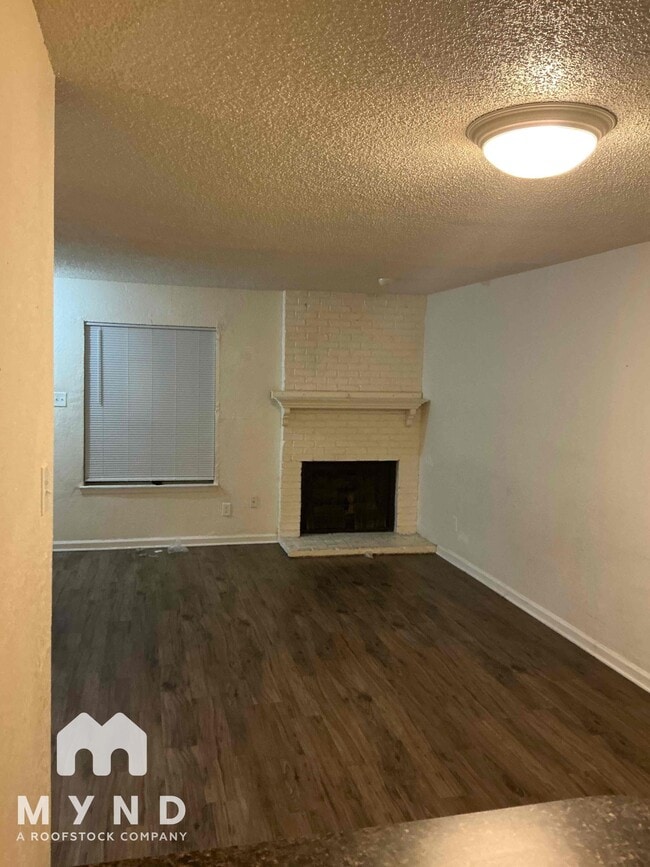 2806 Wimbledon Ct unit B, Garland, TX 75041 - photo 5