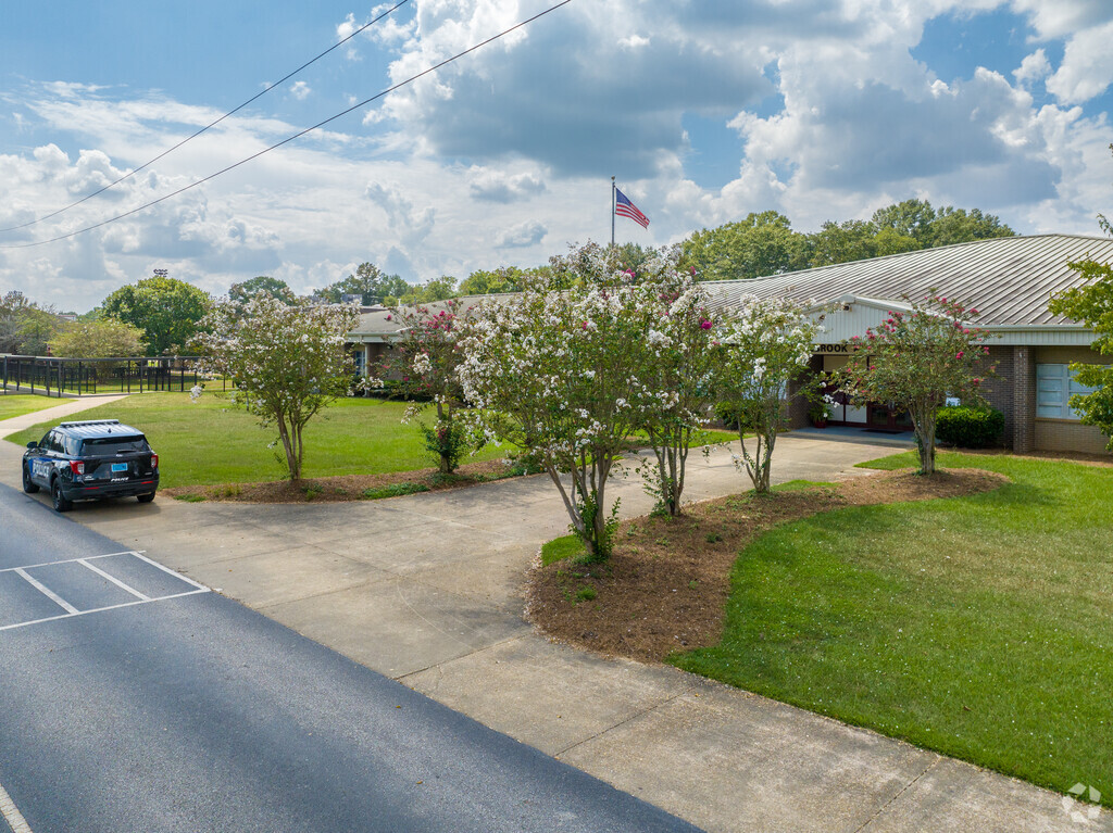 Millbrook Middle Jr High School is located at 4228 Chapman Rd #2517, Millbrook, AL 36054.