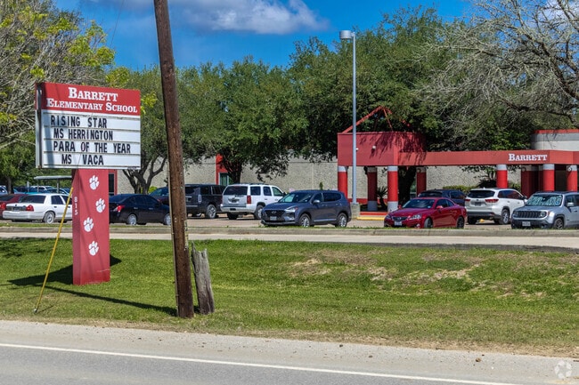 Barrett Elementary School is a fantastic school located in a rural area in the North Shore neighborhood with a 13-to-1 student-to-teacher ratio.