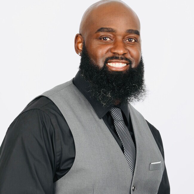 Von Simmons