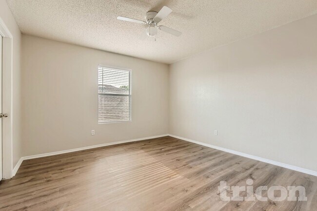 4877 Trail Hollow Dr, Fort Worth, TX 76244 - photo 6